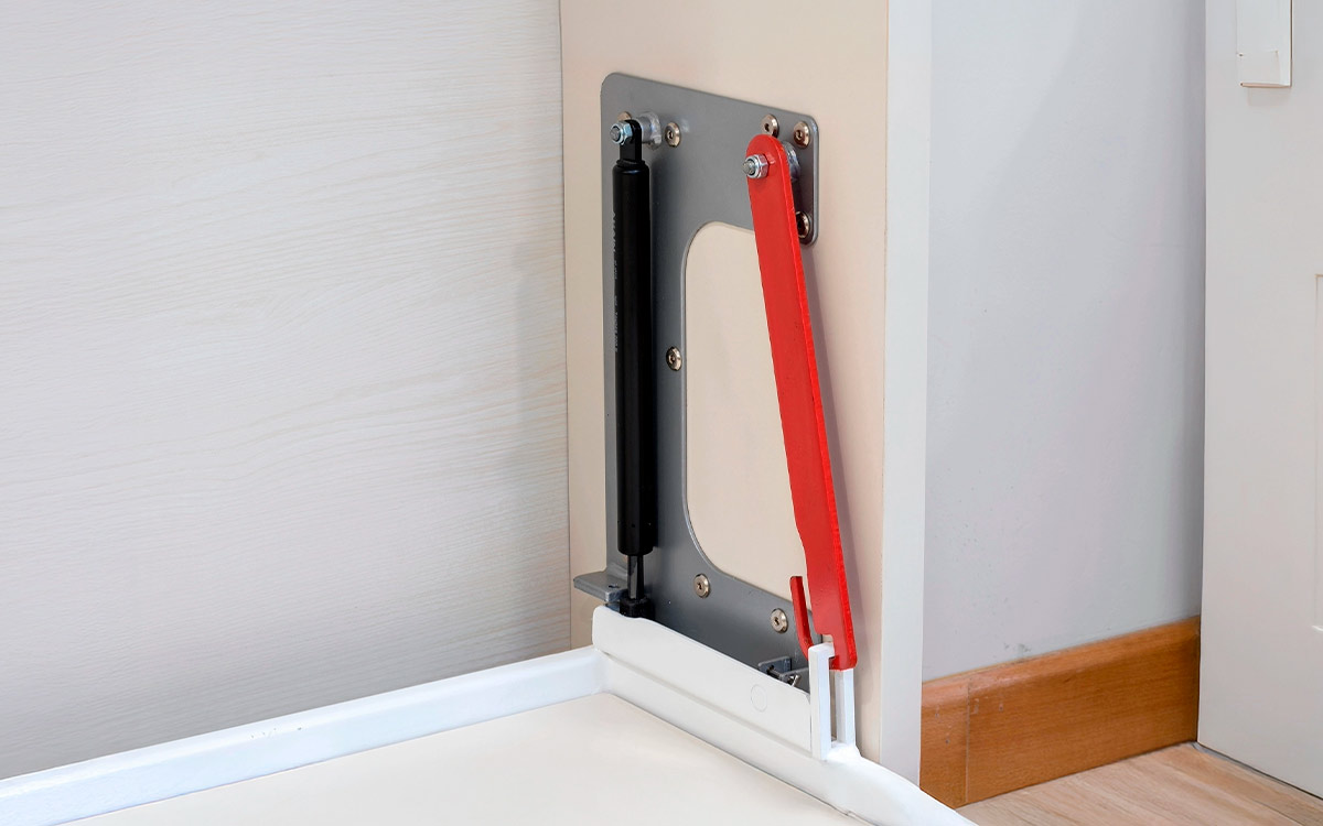 Litera abatible compacta de melamina personalizable.