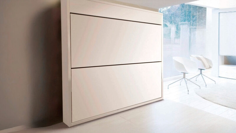 Litera abatible horizontal con escalera plegable y barandilla de seguridad, estilo minimalista.