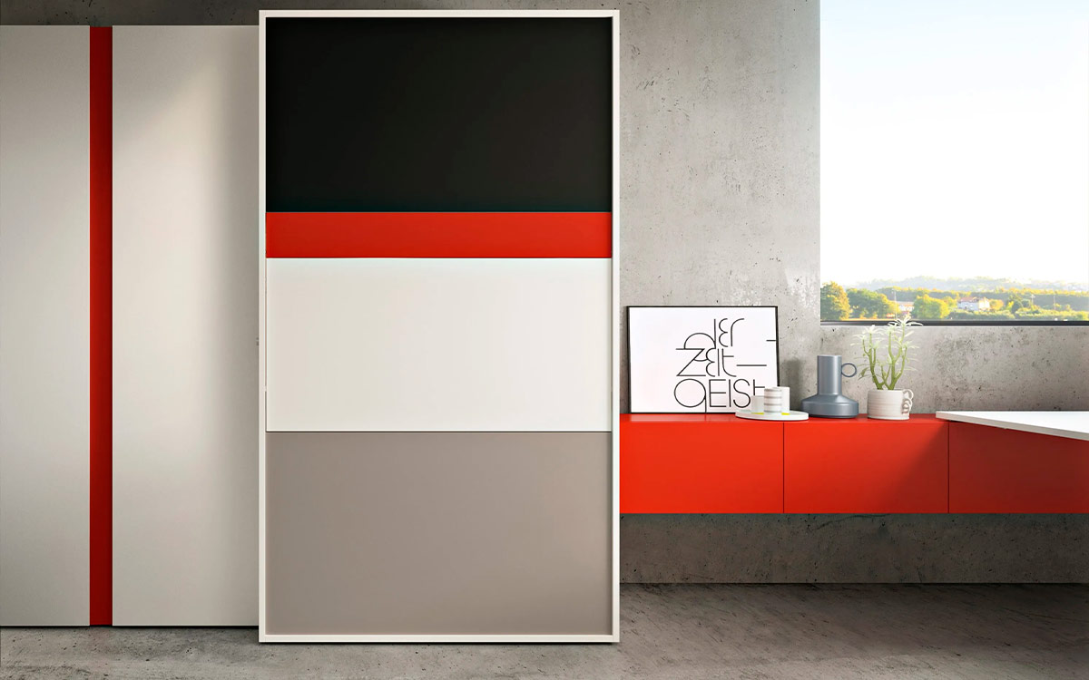 Módulo de cocina y comedor escamoteable con mesa y electrodomésticos integrados.