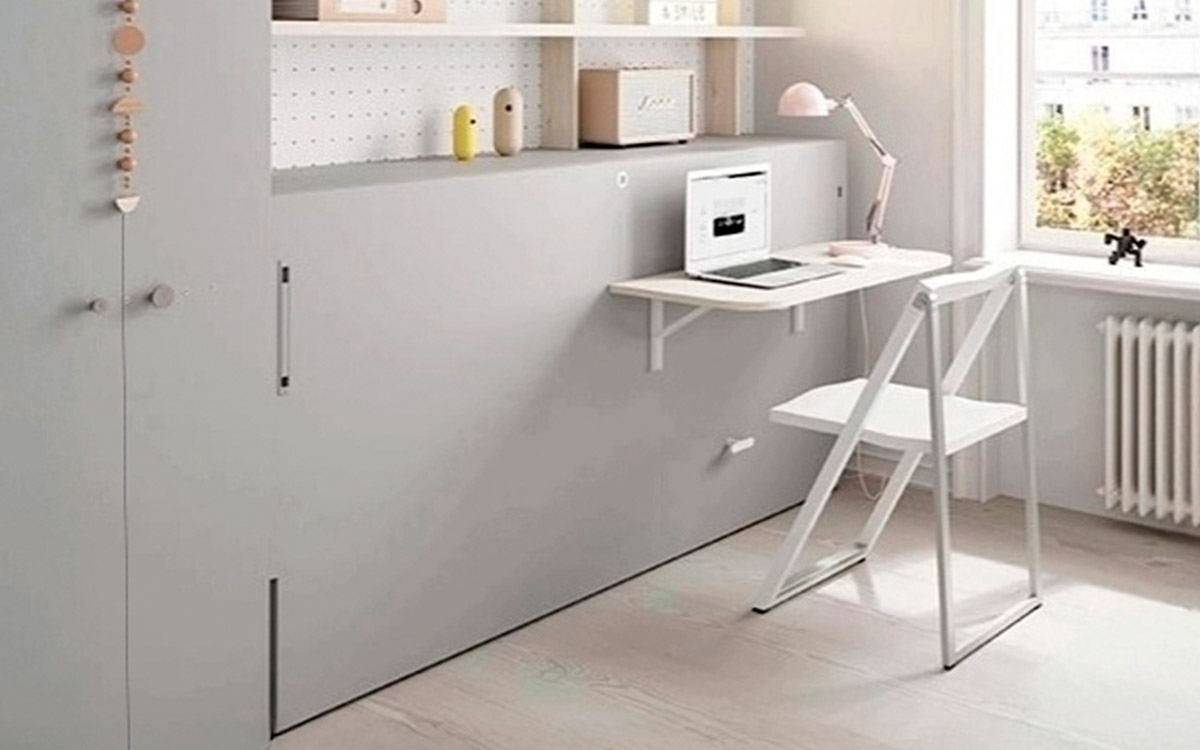 Cama abatible con mesa integrada personalizable, diseño funcional ideal para espacios reducidos.