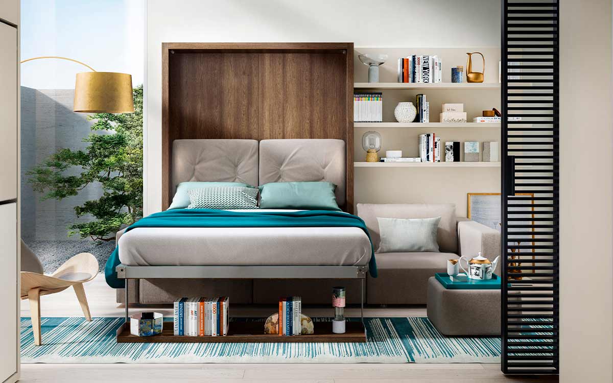 Mueble cama abatible de matrimonio con sofá integrado y asientos extensibles.