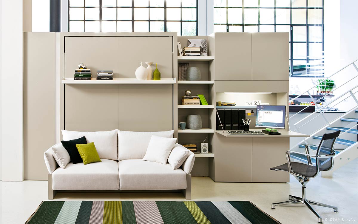 Mueble cama abatible con sofá arcón delantero y cómoda estantería integrada.