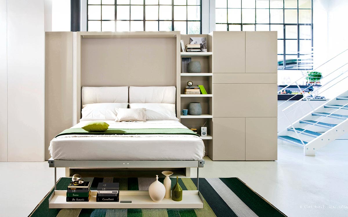 Mueble cama abatible con sofá arcón delantero y cómoda estantería integrada.
