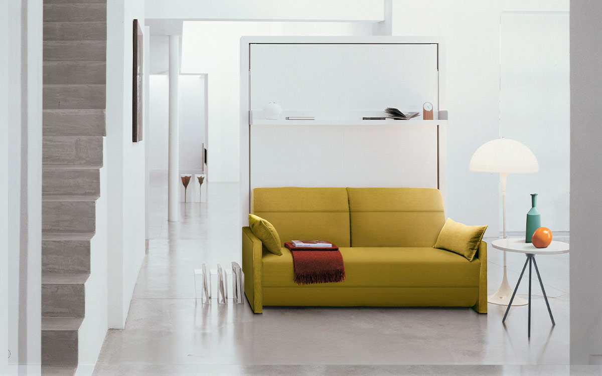 Mueble cama abatible vertical con sofá relax y reposapiés integrado.