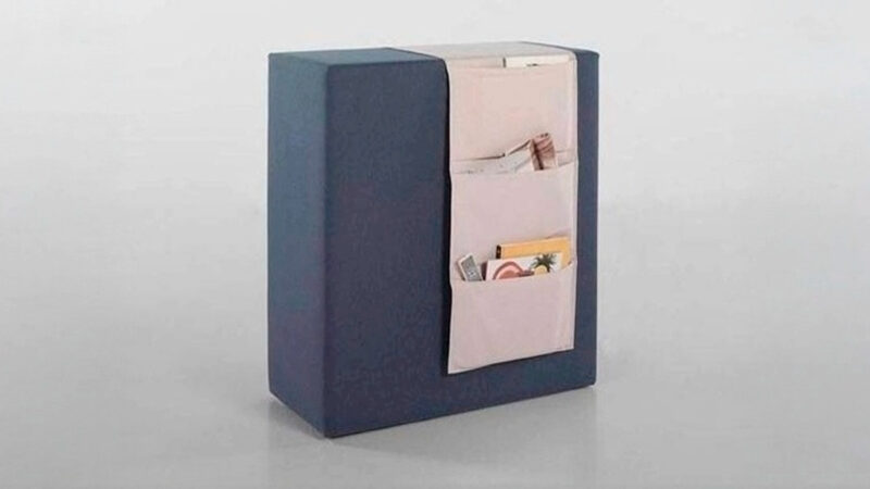 Mueble cama plegable con ruedas tapizado y desenfundable.