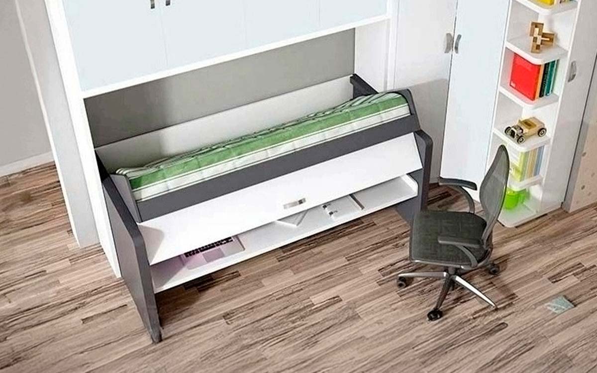 Sofá cama abatible con mesa incorporada y apertura práctica sin retirar objetos.