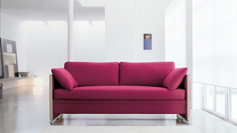 Cómodo sofá cama litera, diseño elegante y funcional con escaleras integradas.