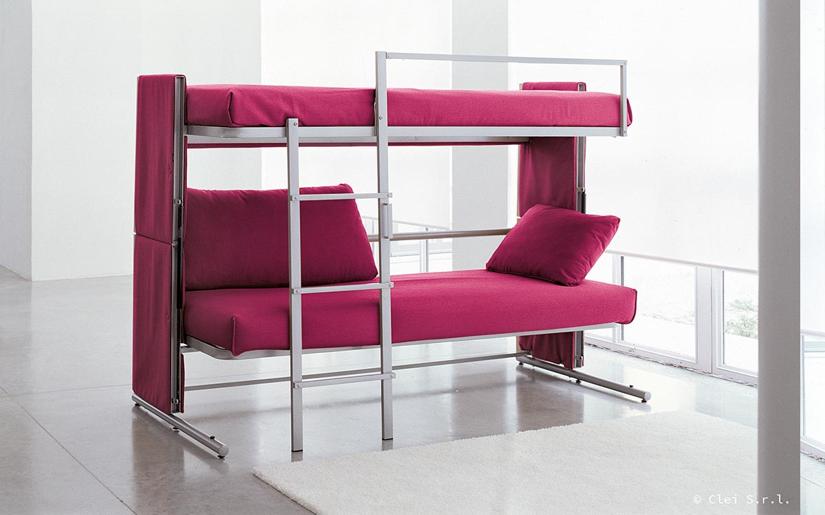 Cómodo sofá cama litera, diseño elegante y funcional con escaleras integradas.
