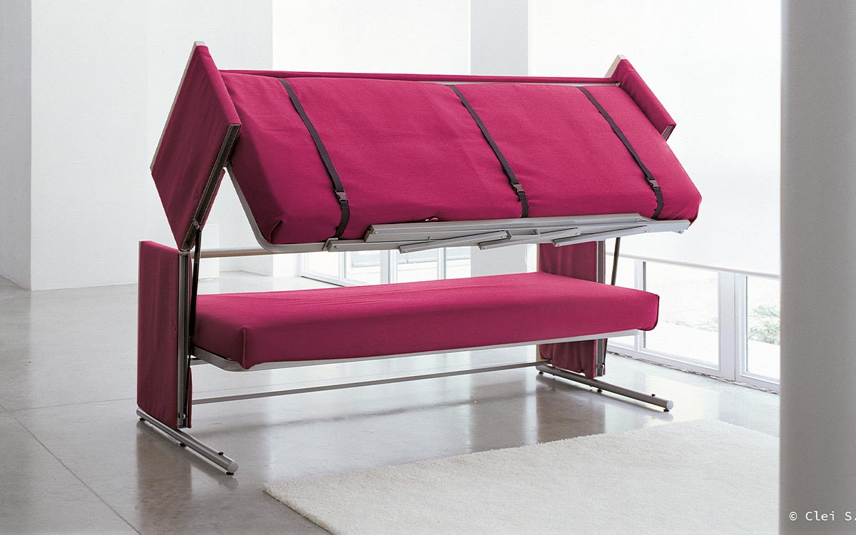 Cómodo sofá cama litera, diseño elegante y funcional con escaleras integradas.
