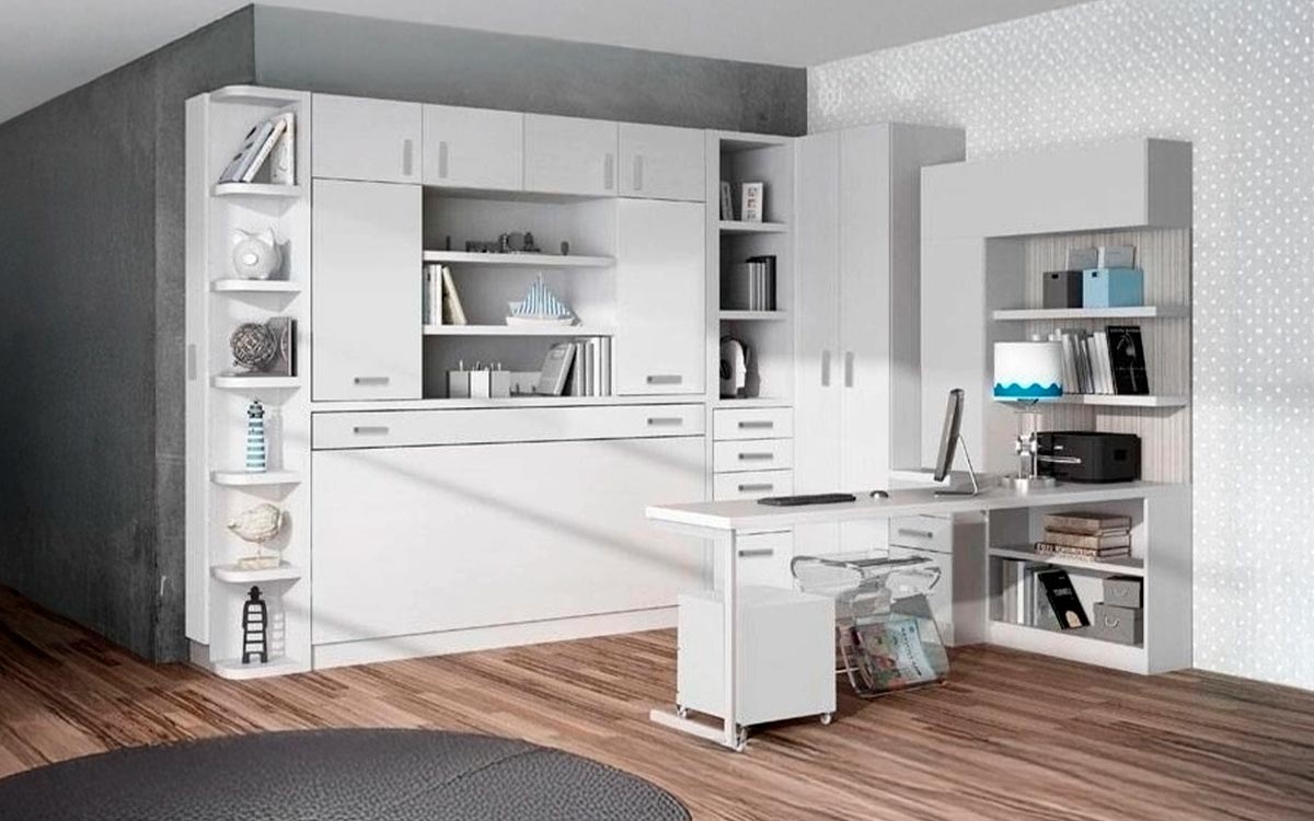 Cama abatible horizontal individual con prácticos estantes y armarios superiores.