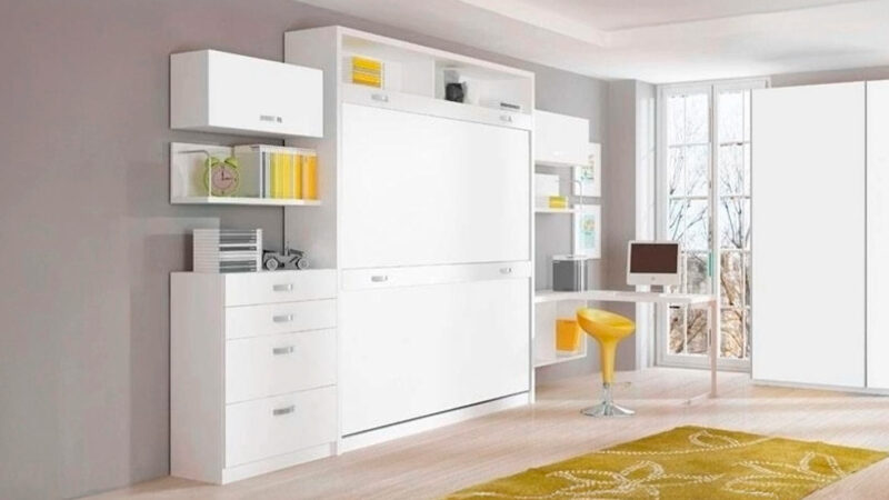 Litera abatible horizontal discreta con escaleras integradas.