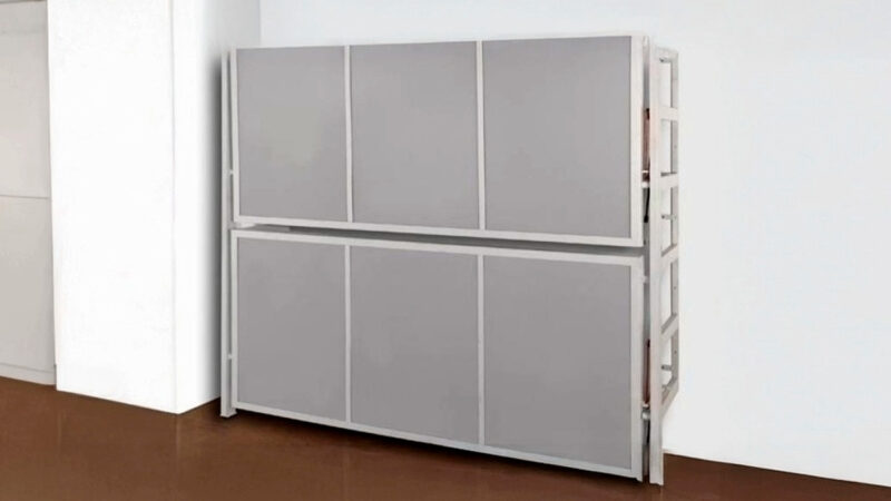 Litera abatible horizontal de hierro resistente.