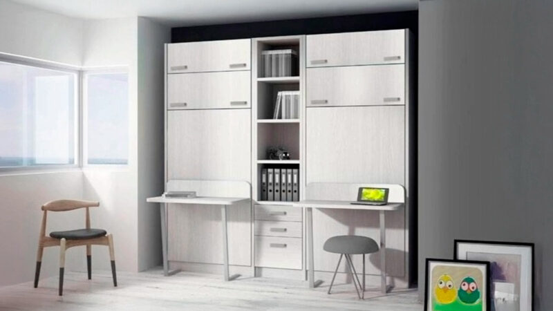 Litera vertical con doble mesa frontal incorporada para habitación juvenil.