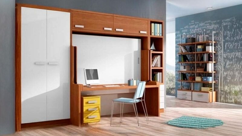 Cama abatible de matrimonio con mesa incorporada compacto.